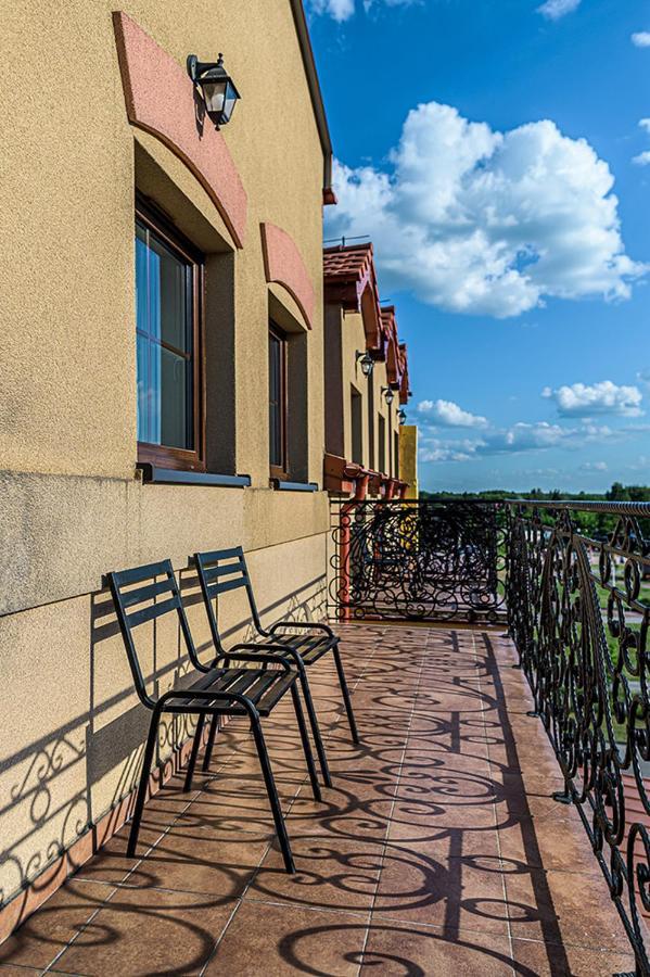 Hotel Stara Gorzelnia Lichen Stary Exterior photo