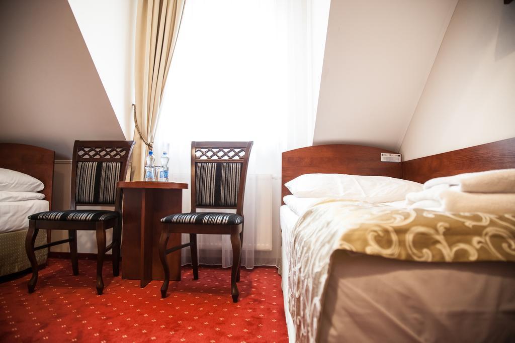 Hotel Stara Gorzelnia Lichen Stary Room photo