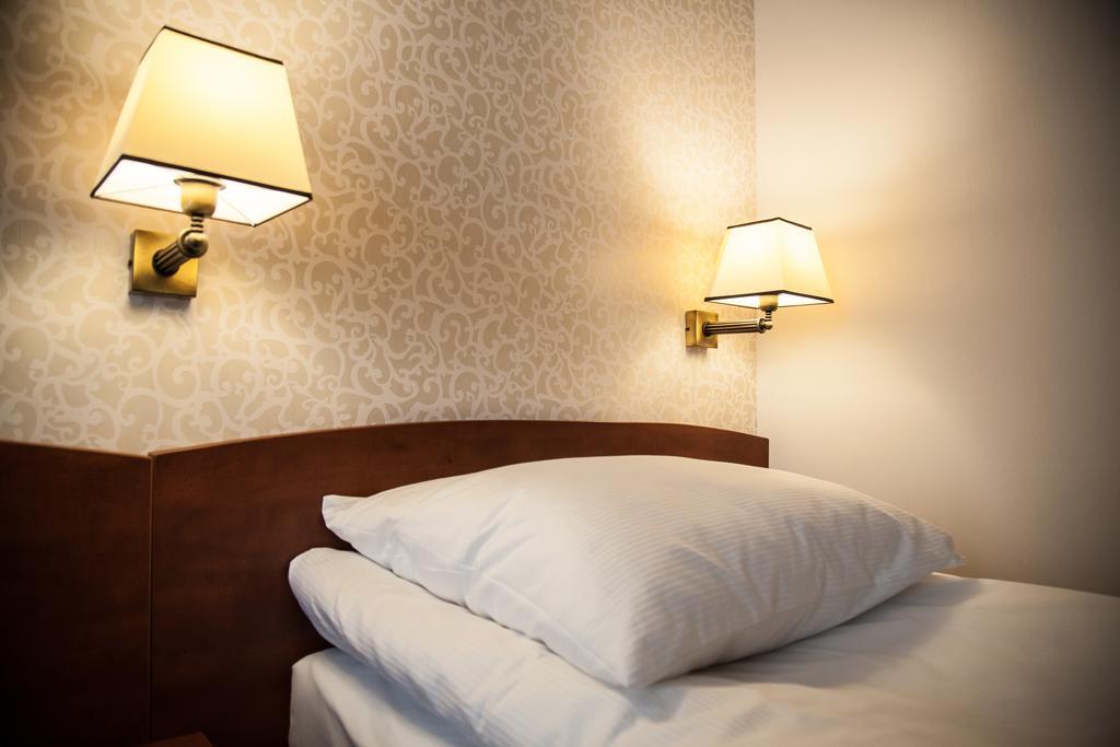 Hotel Stara Gorzelnia Lichen Stary Room photo