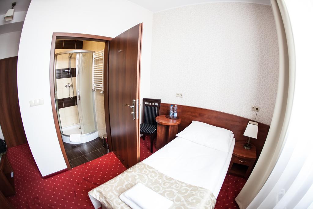 Hotel Stara Gorzelnia Lichen Stary Room photo