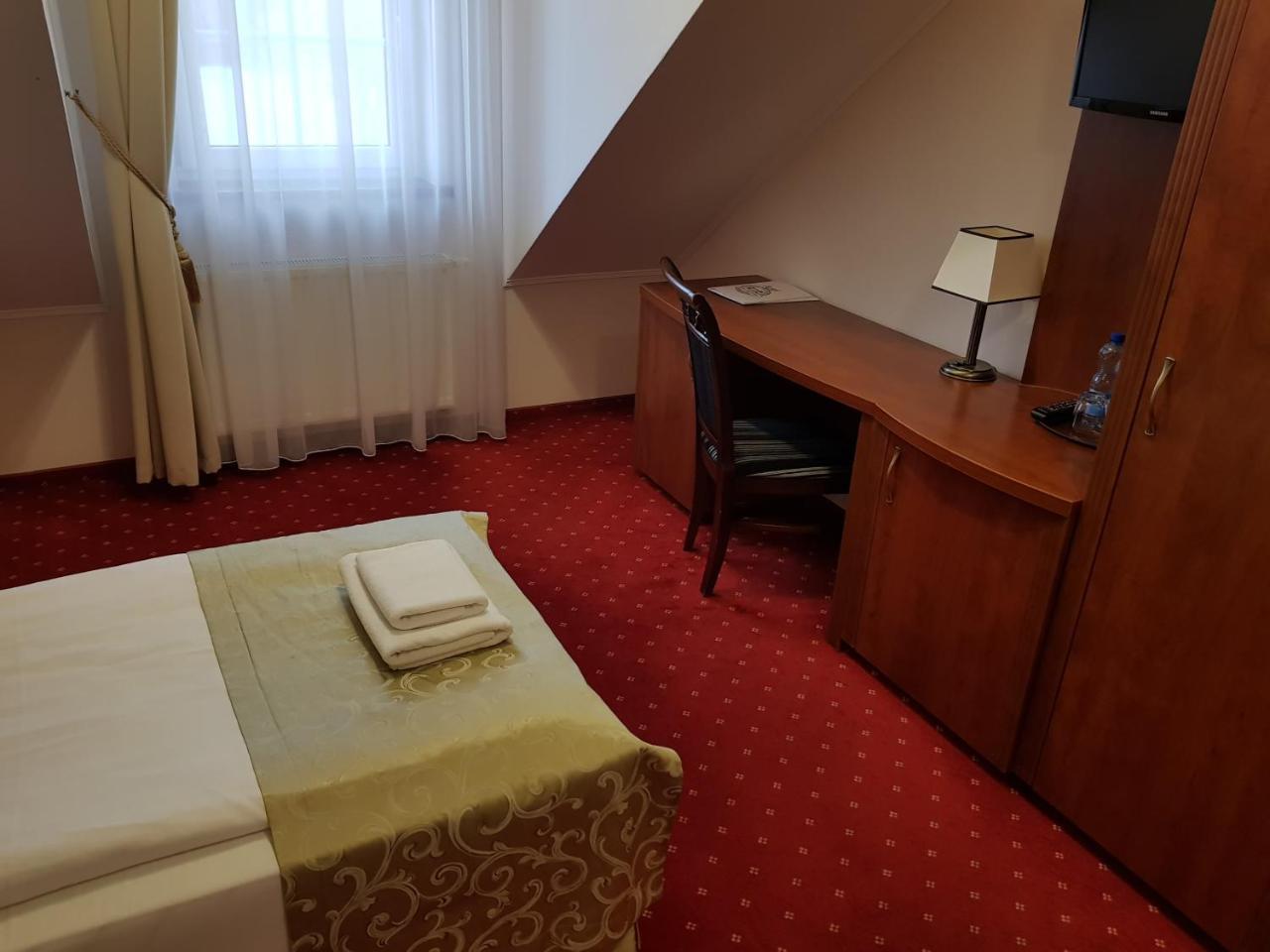 Hotel Stara Gorzelnia Lichen Stary Exterior photo